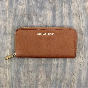 Michael Kors Saffiano Continental Wallet